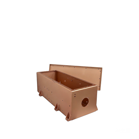 Pequeña caja de chapa metálica tono cobre
