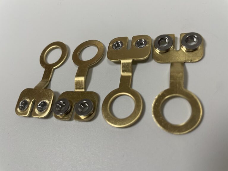 Battery terminal connector set in brass: ring end, extruded fixing holes and press-in nuts
