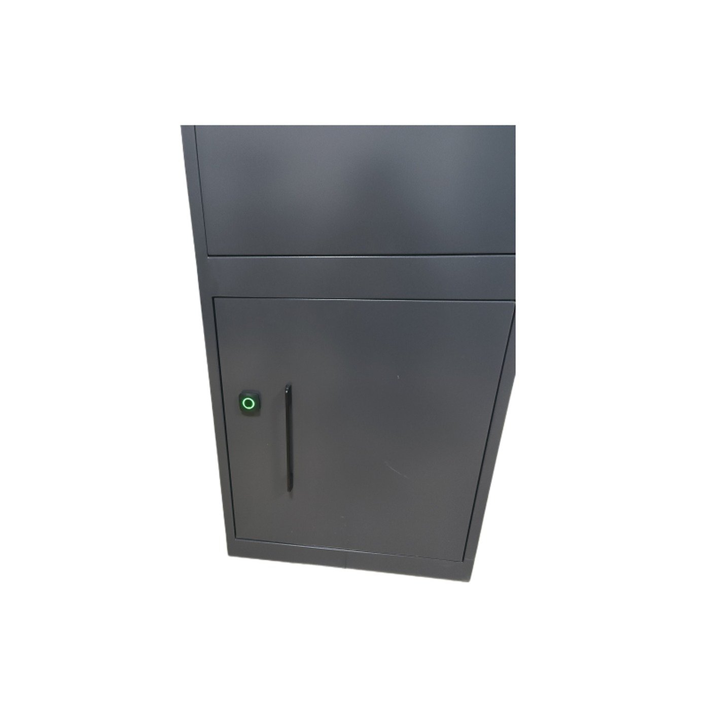 dimensioni casella pacchi - La porta di accesso con lucchetto a chiave, gli accessori che completano la specifica della casella pacchi